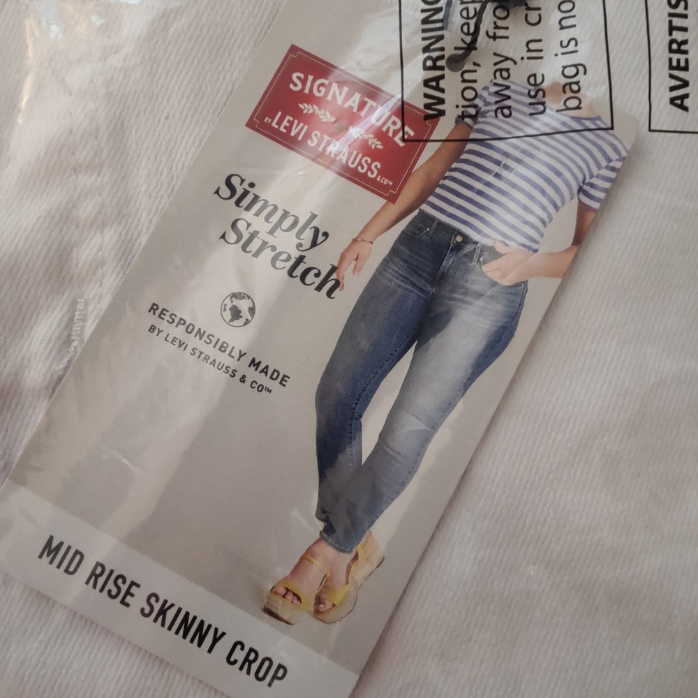 Levi Simply Stretch mid rise skinny crop jean (white)